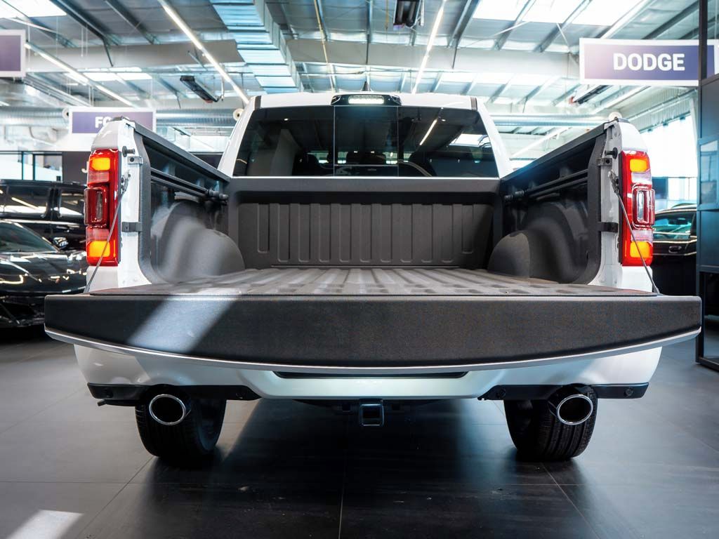 Dodge Ram, 5.7 V8 eTorque Longhorn 22Alu - fotka 6
