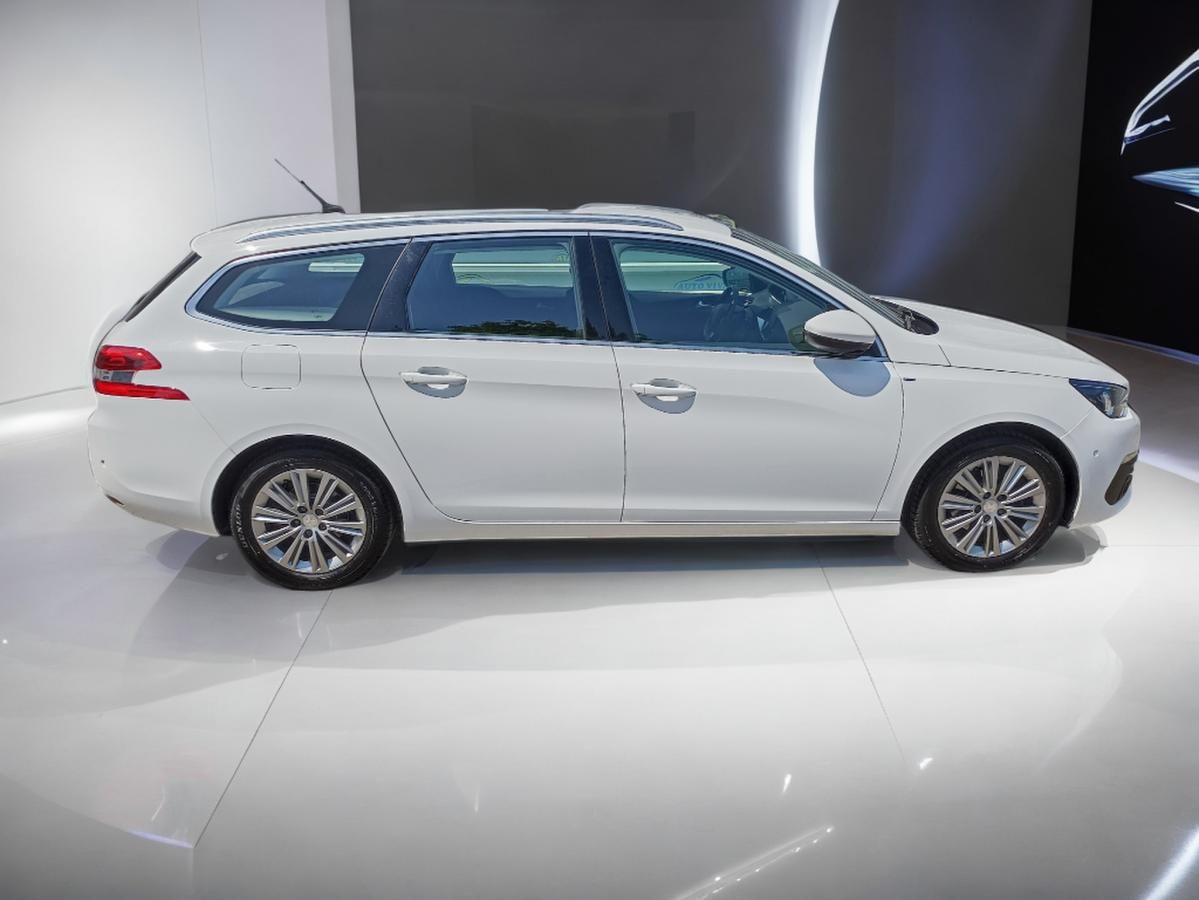 Peugeot 308, 1,5 BlueHDi 96kw Allure,S&S,ČR - fotka 5