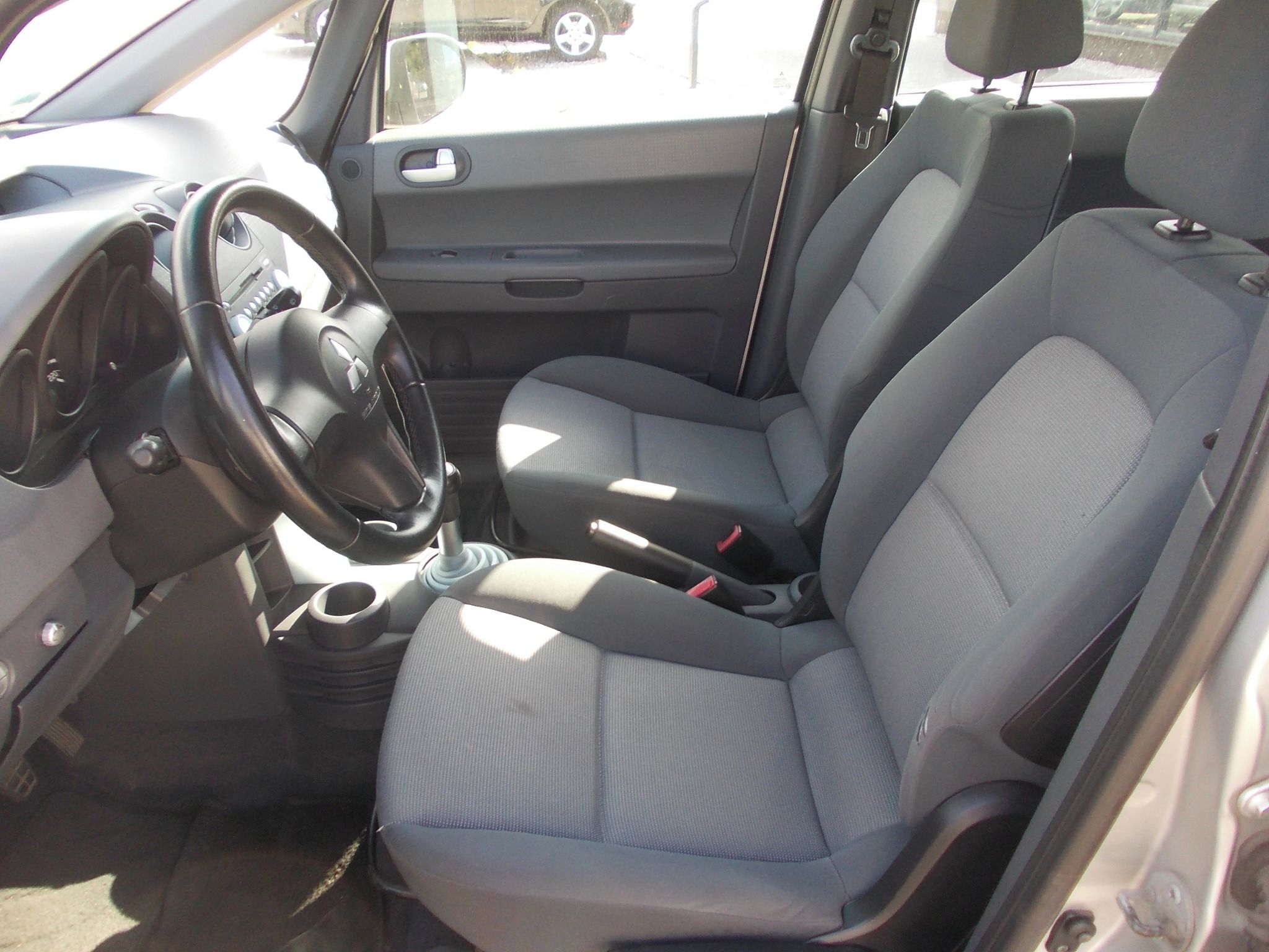 Mitsubishi Colt, 1.3i KLIMATIZACE - fotka 6