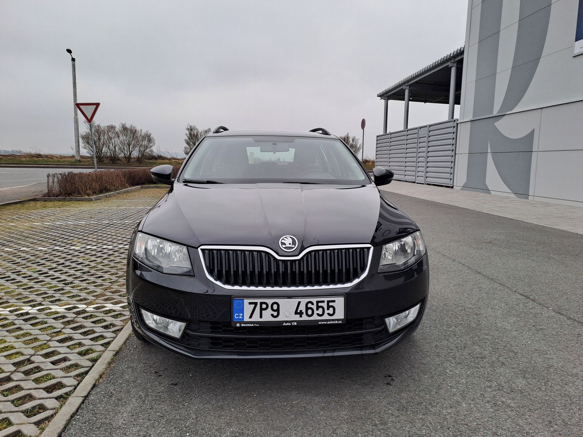 Škoda Octavia, 1.6TDI 81KW 2.MAJ VELMI PĚKNÁ - fotka 2