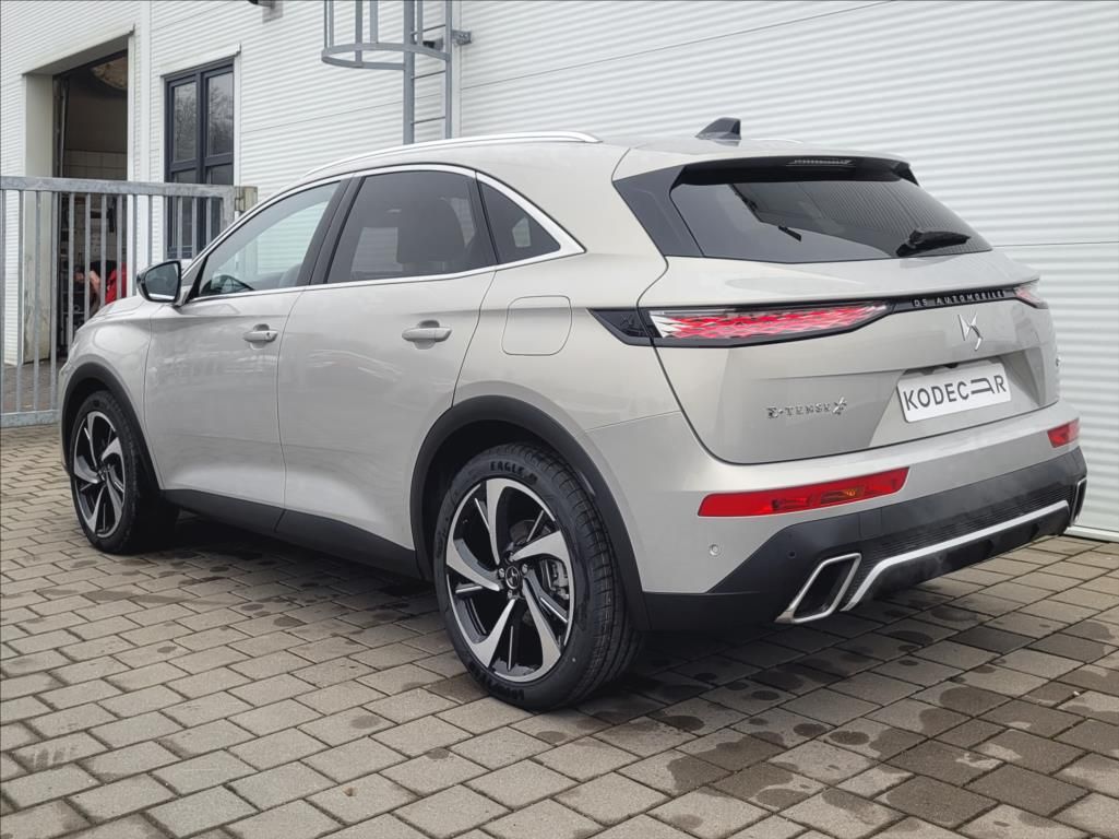 DS 7 Crossback, 1,6 PT e-Tense 300k EAT8 4x4 - fotka 4