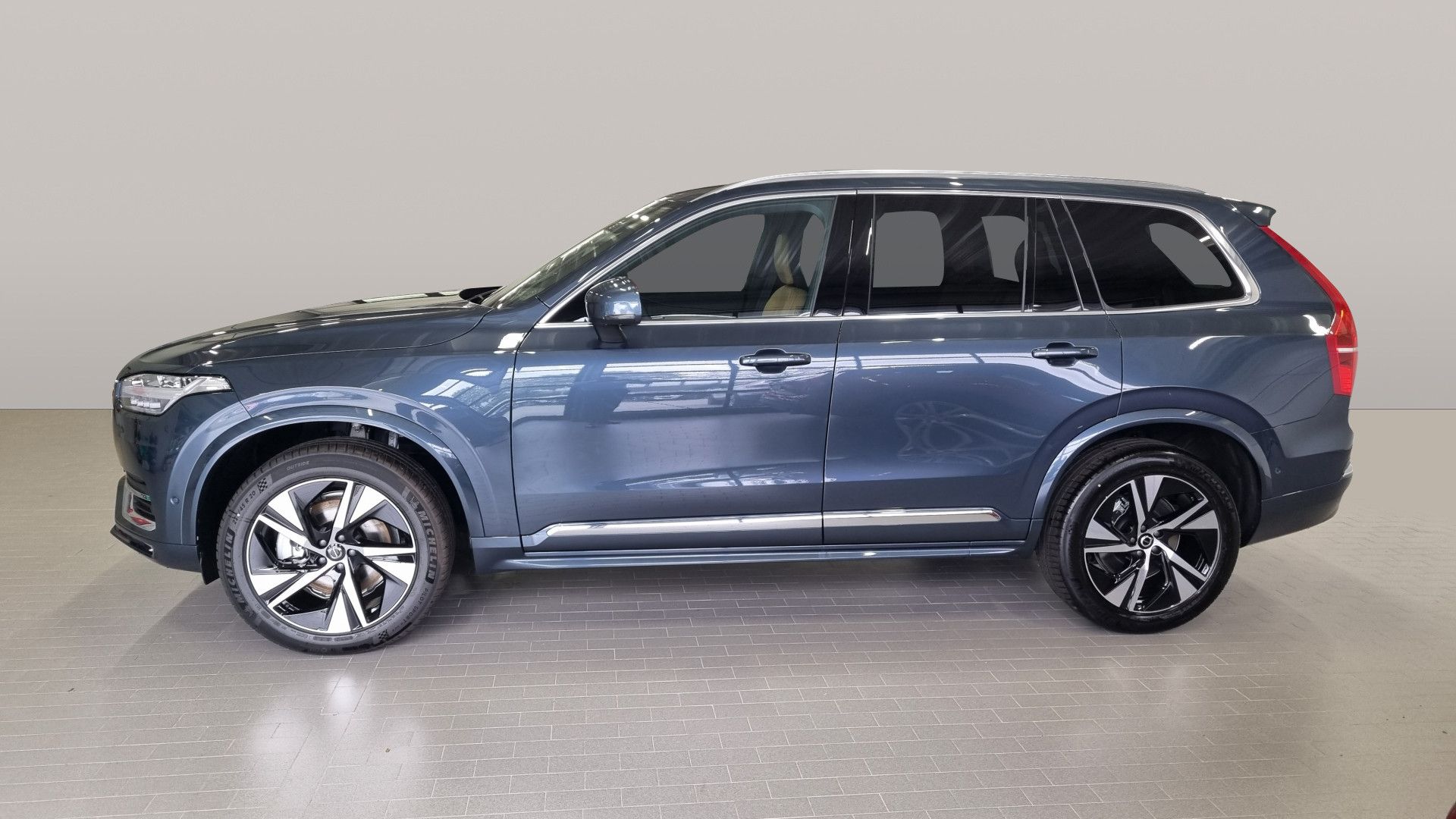 Volvo XC90, B5 2.0L 250+14 HP AT8 AWD PLUS - fotka 4