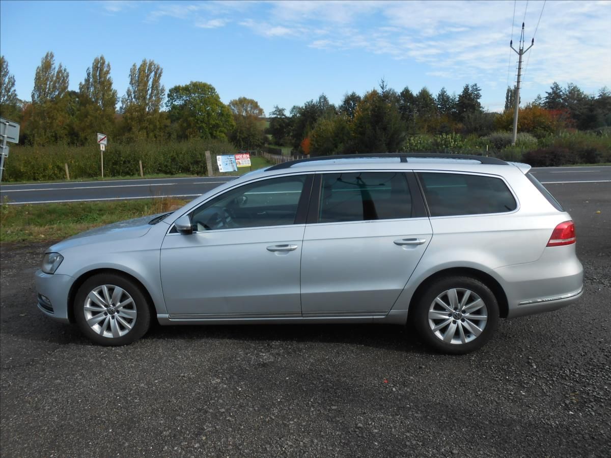 Volkswagen Passat, 1,6 TDI 77 kW  Serviska - fotka 6