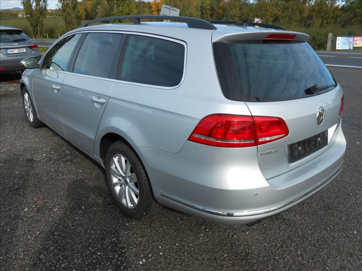 Volkswagen Passat, 1,6 TDI 77 kW  Serviska - fotka 5