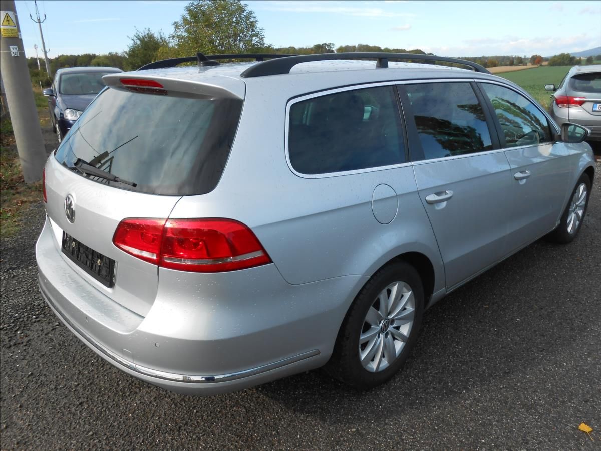 Volkswagen Passat, 1,6 TDI 77 kW  Serviska - fotka 4