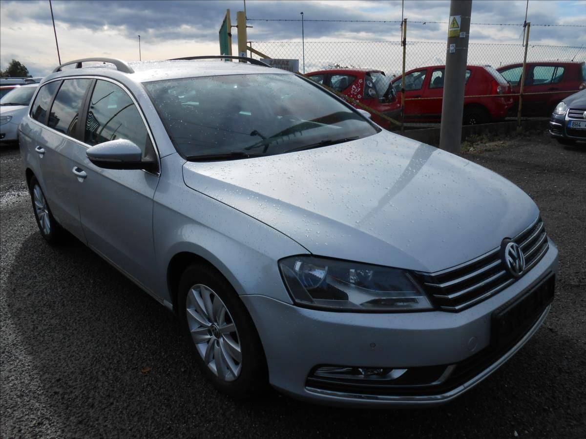 Volkswagen Passat, 1,6 TDI 77 kW  Serviska - fotka 2