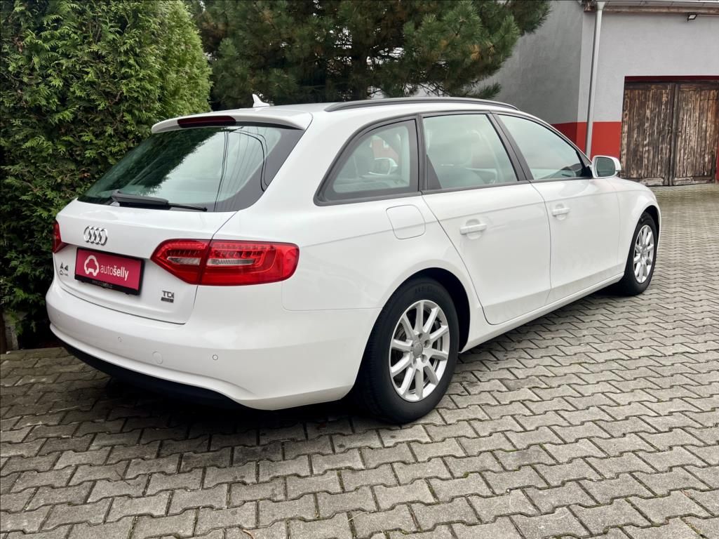 Audi A4, 2,0 TDi KLIMA / NAVI - fotka 5