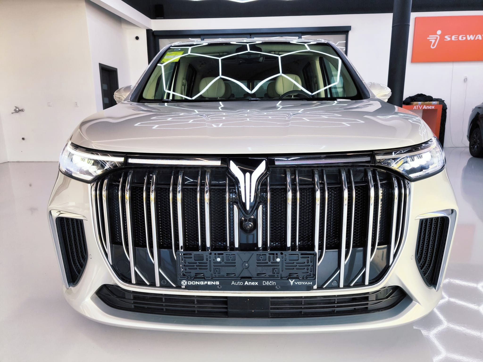 Voyah, Dream 4x4 s generátorem - fotka 5