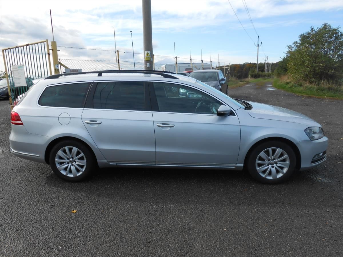 Volkswagen Passat, 1,6 TDI 77 kW  Serviska - fotka 3