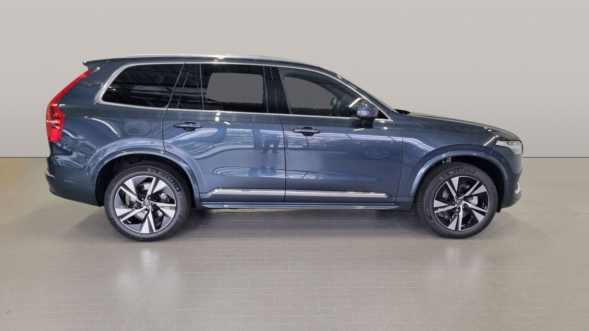 Volvo XC90, B5 2.0L 250+14 HP AT8 AWD PLUS - fotka 5