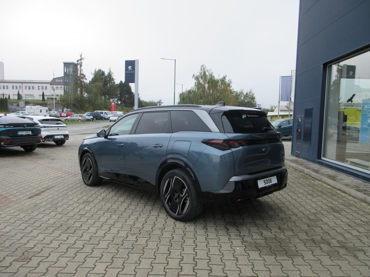 Peugeot 5008, GT Elektromotor 157 kW / 210 k - fotka 6
