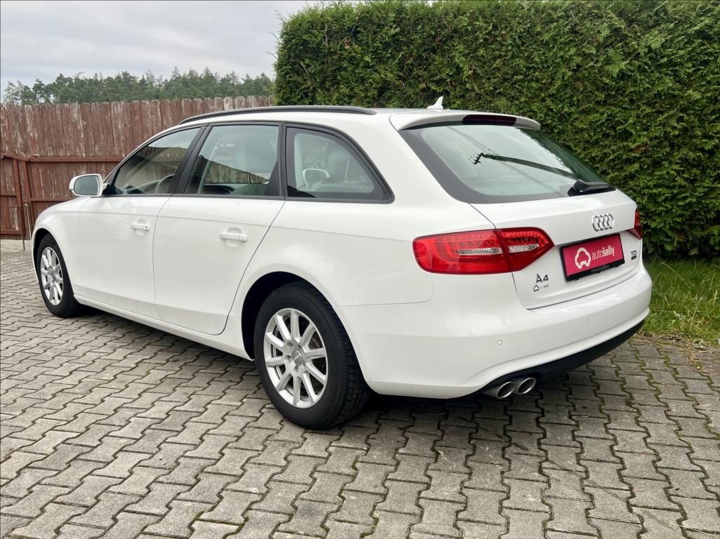 Audi A4, 2,0 TDi KLIMA / NAVI - fotka 3