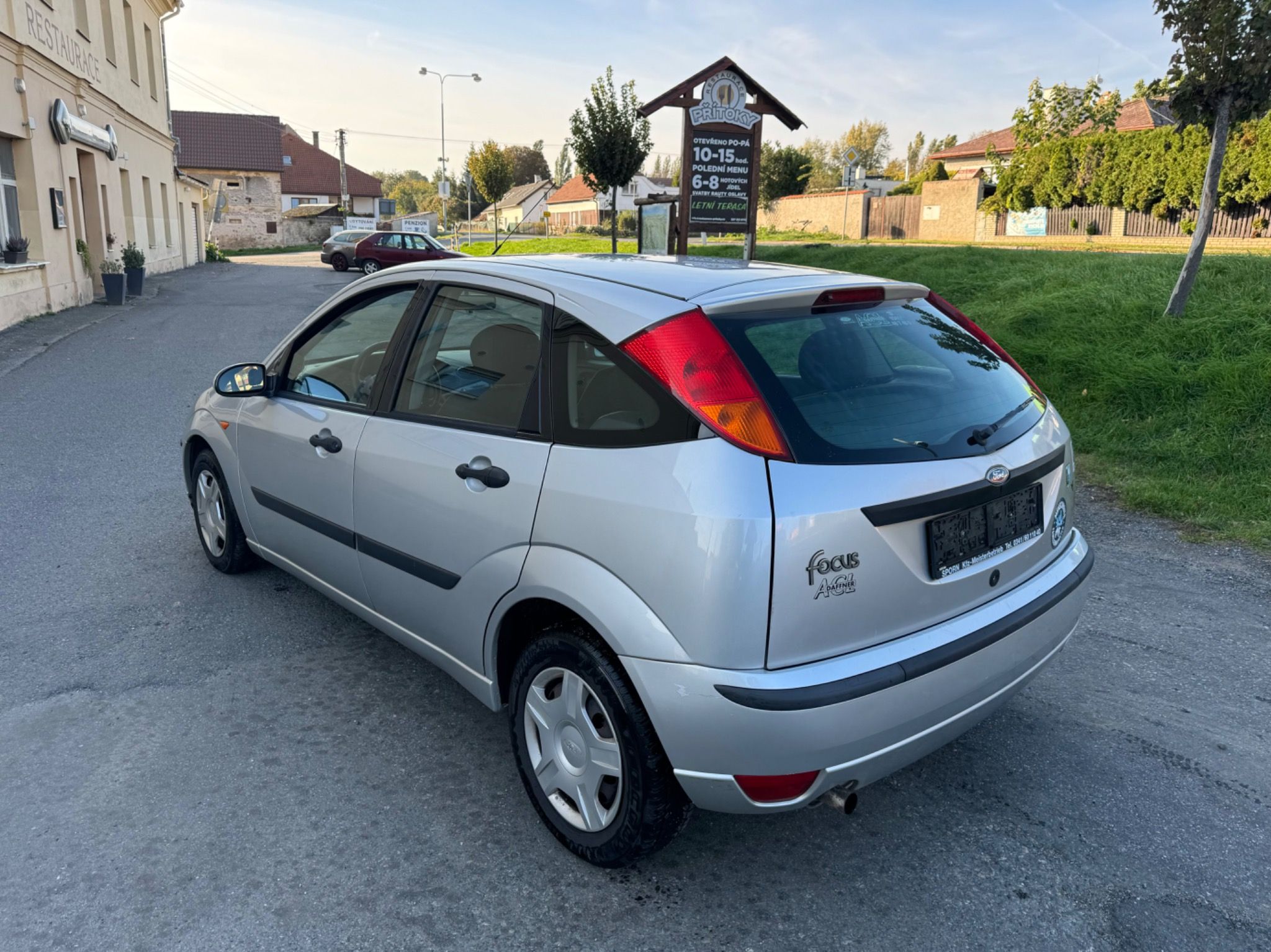 Ford Focus, 1.6 16V Zetec 74kW.Klima - fotka 4