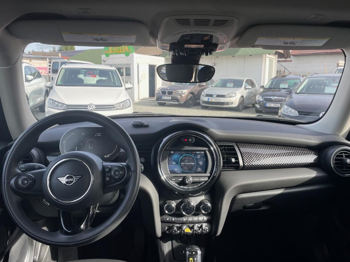 Mini Cooper, SE - fotka 5