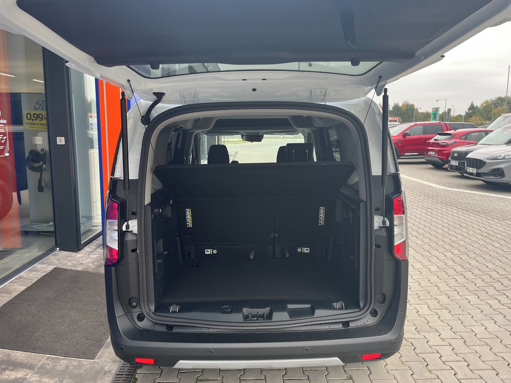 Ford Tourneo Courier, Active 1.0 EcoBoost 92kW man. - fotka 5
