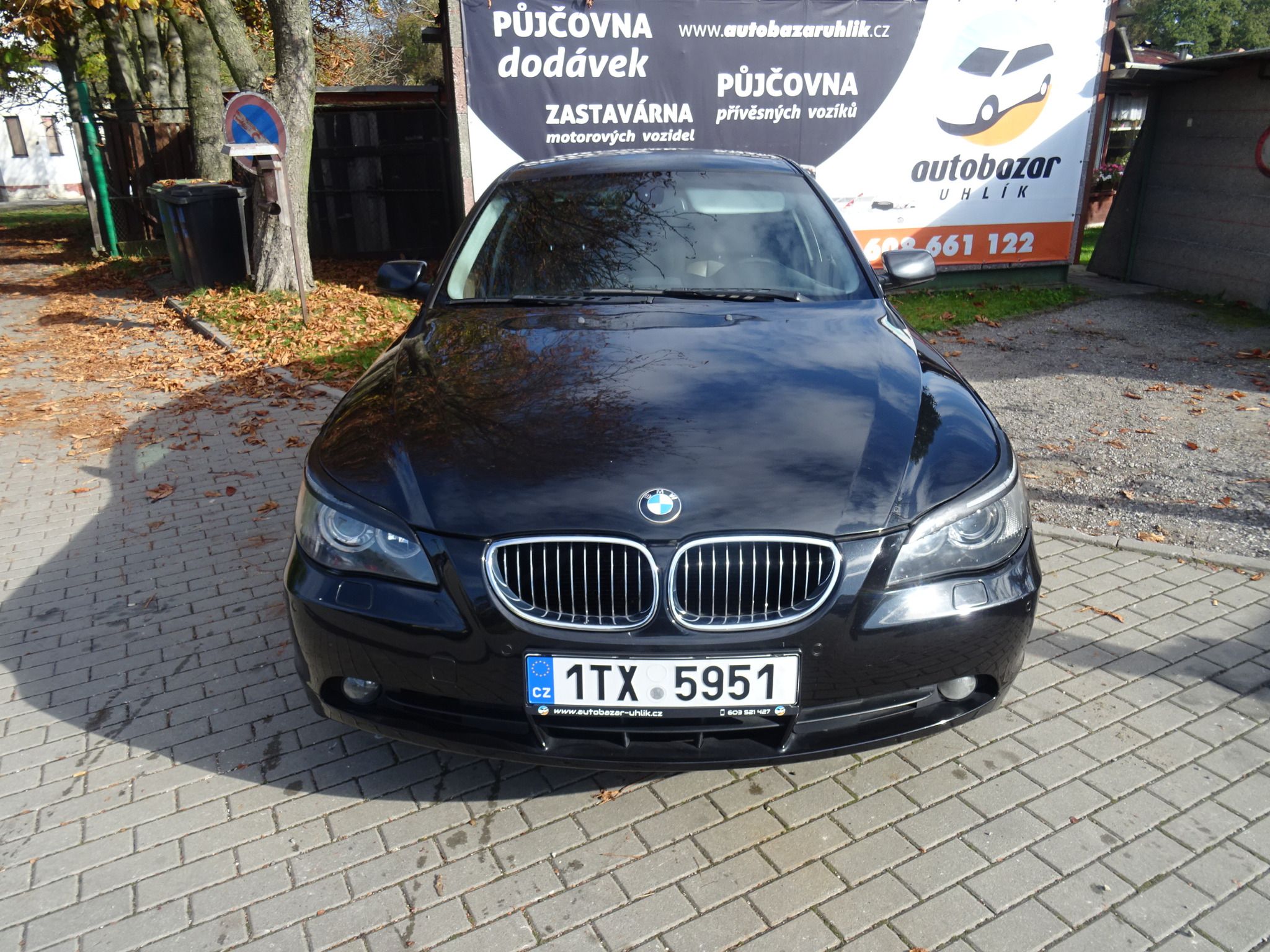 BMW Řada 5, 520D - fotka 2