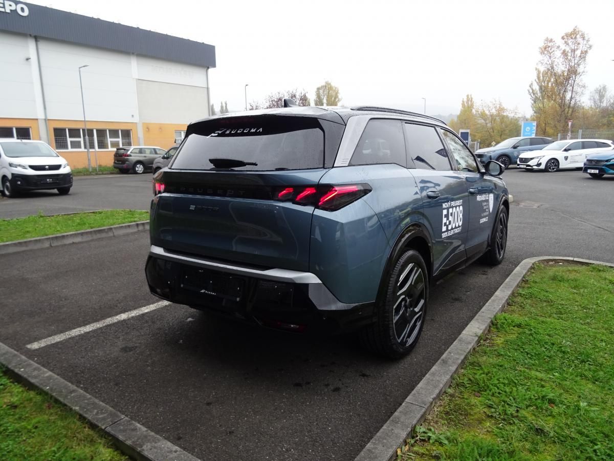 Peugeot 5008, e-GT 157 kW/210k (Bat. 73kWh) - fotka 4