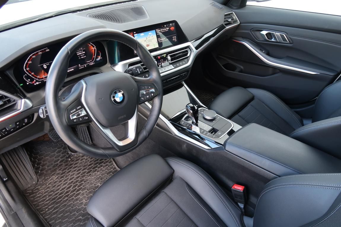 BMW Řada 3, 330i xDrive Touring - fotka 6