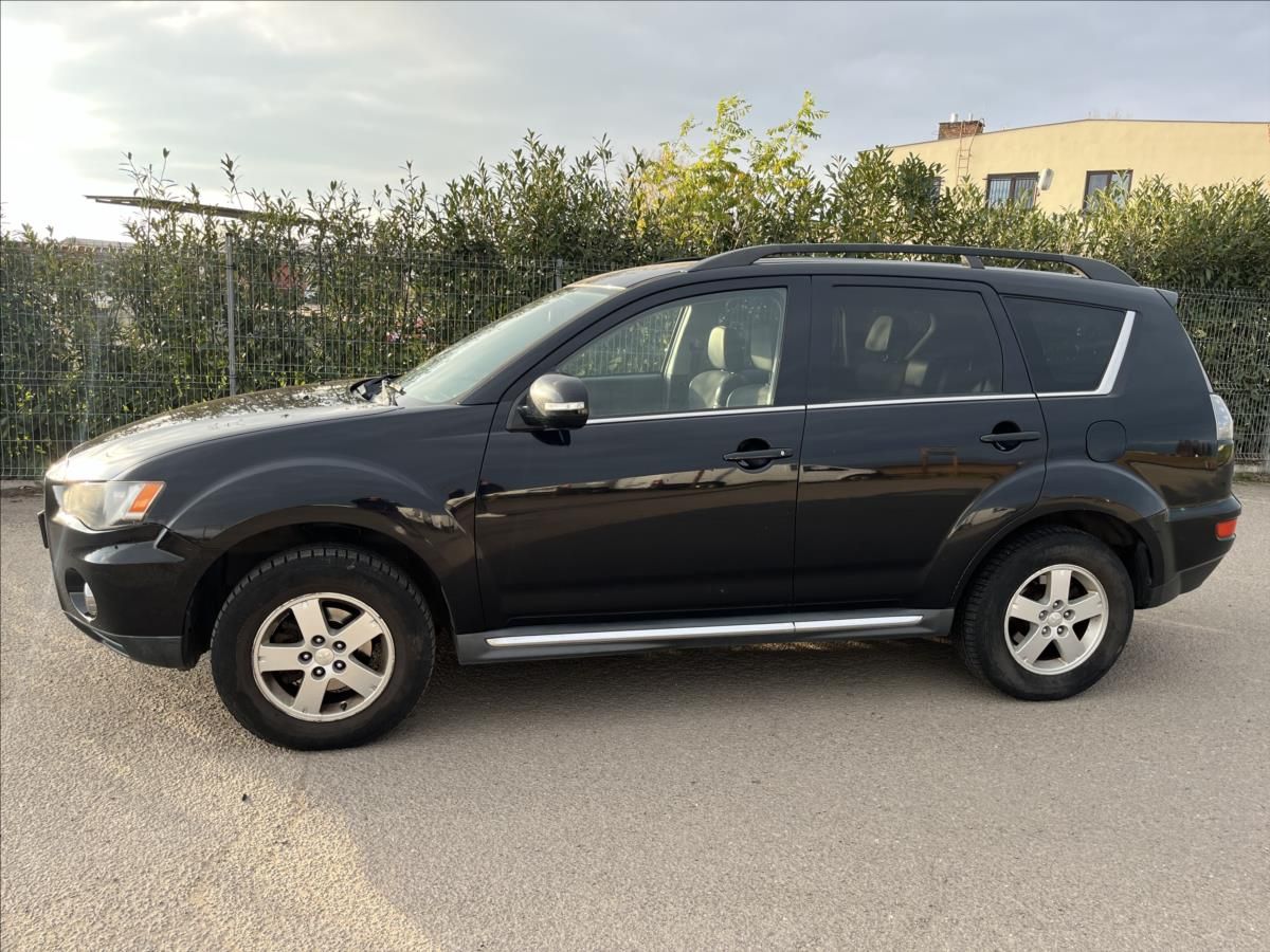 Mitsubishi Outlander, 2,3 DI-D 4X4 KLIMA ROZVODY - fotka 4