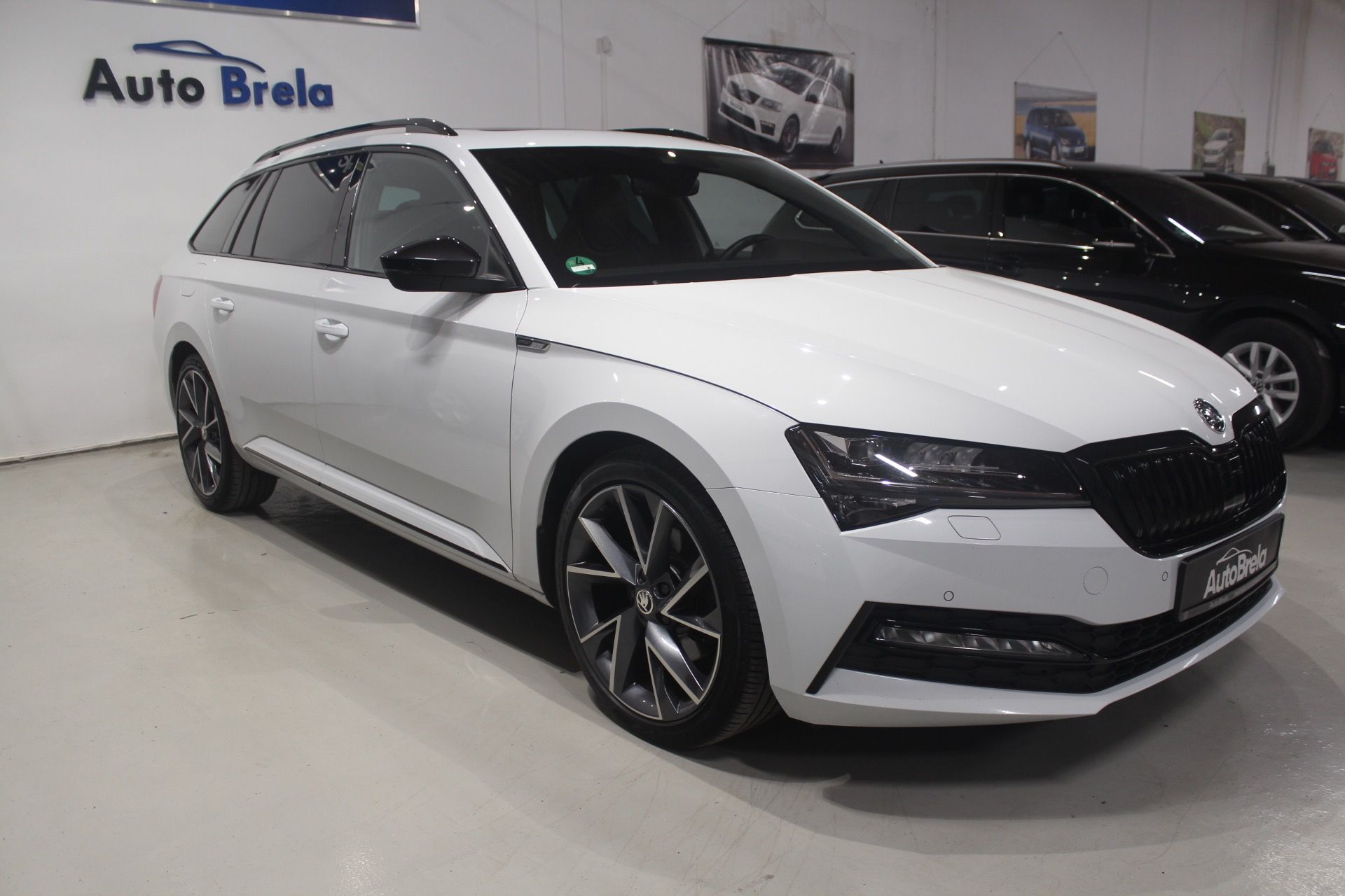 Škoda Superb, 2.0TDI DSG SportLine Matrix - fotka 3