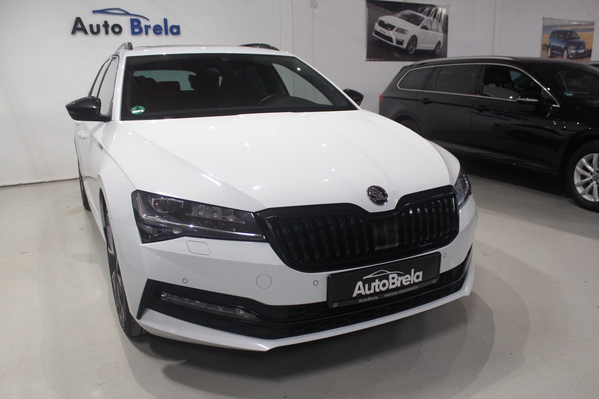 Škoda Superb, 2.0TDI DSG SportLine Matrix - fotka 2