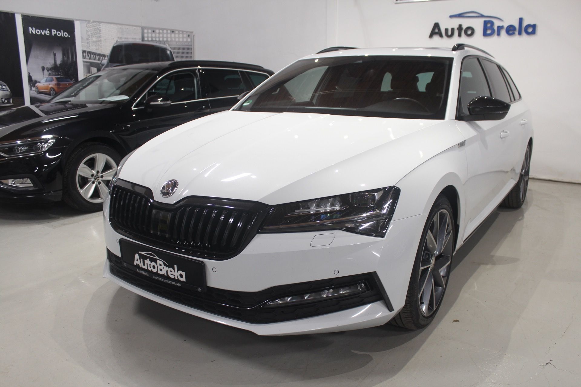 Škoda Superb, 2.0TDI DSG SportLine Matrix - fotka 5