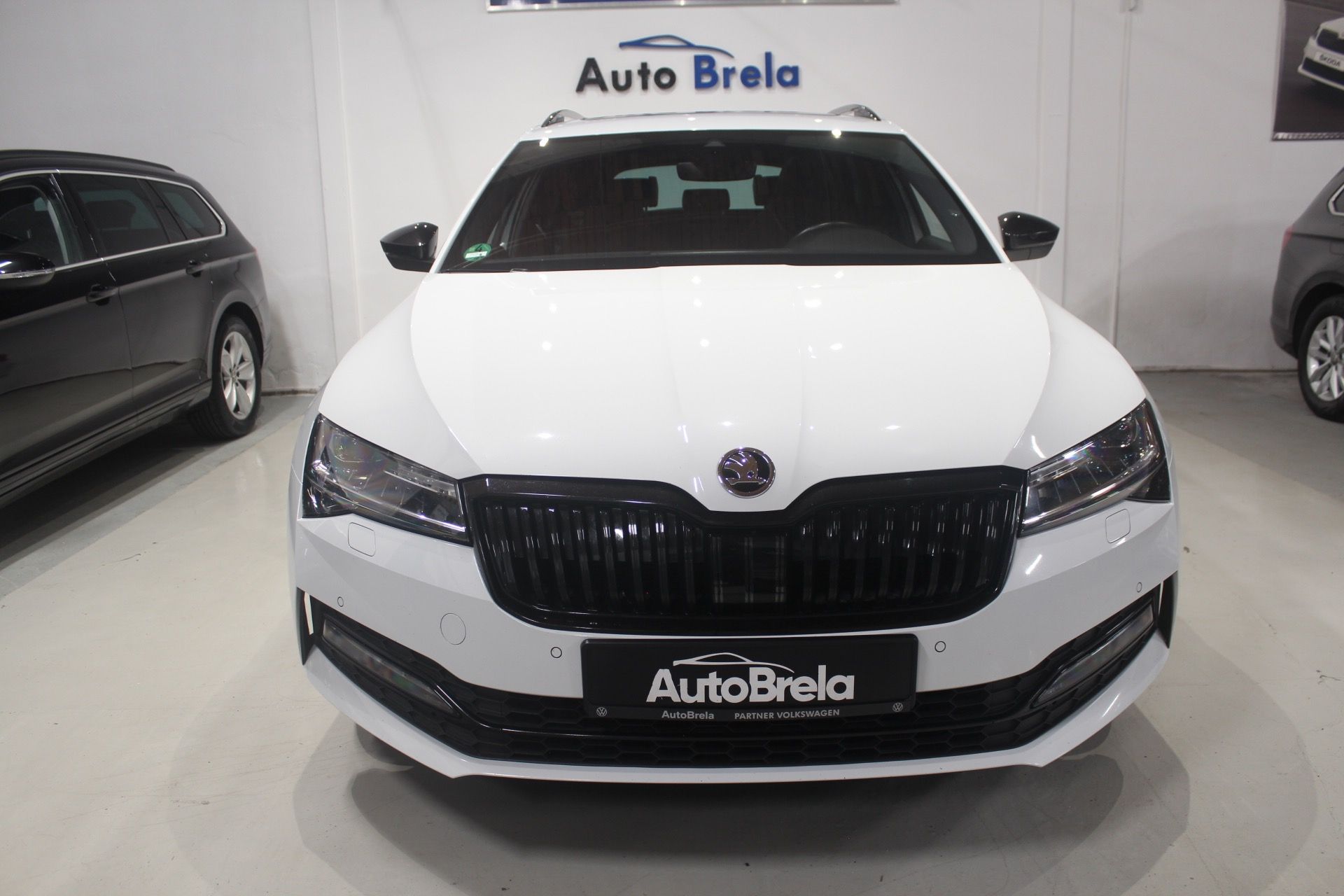 Škoda Superb, 2.0TDI DSG SportLine Matrix - fotka 4