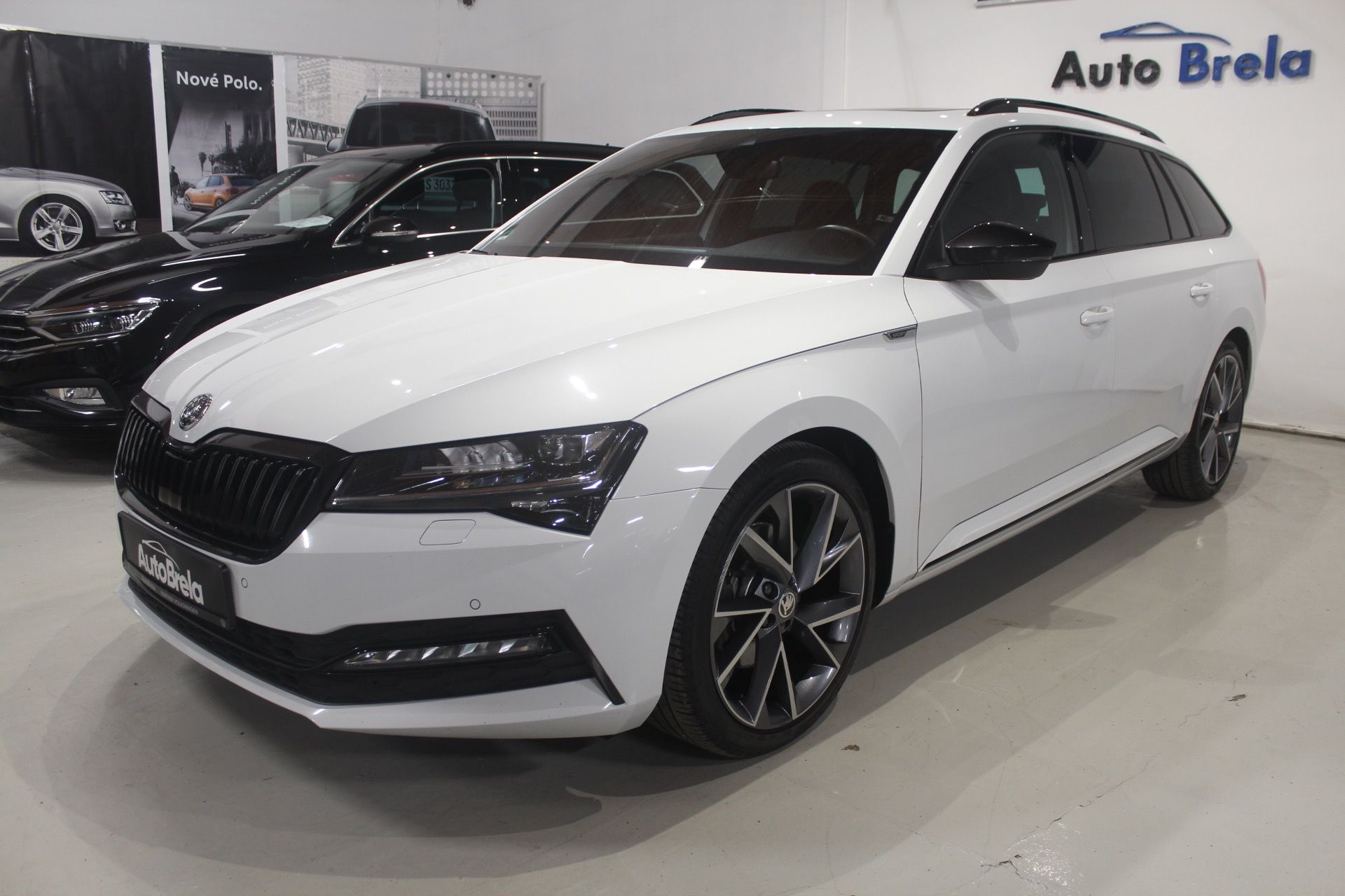 Škoda Superb, 2.0TDI DSG SportLine Matrix - fotka 6