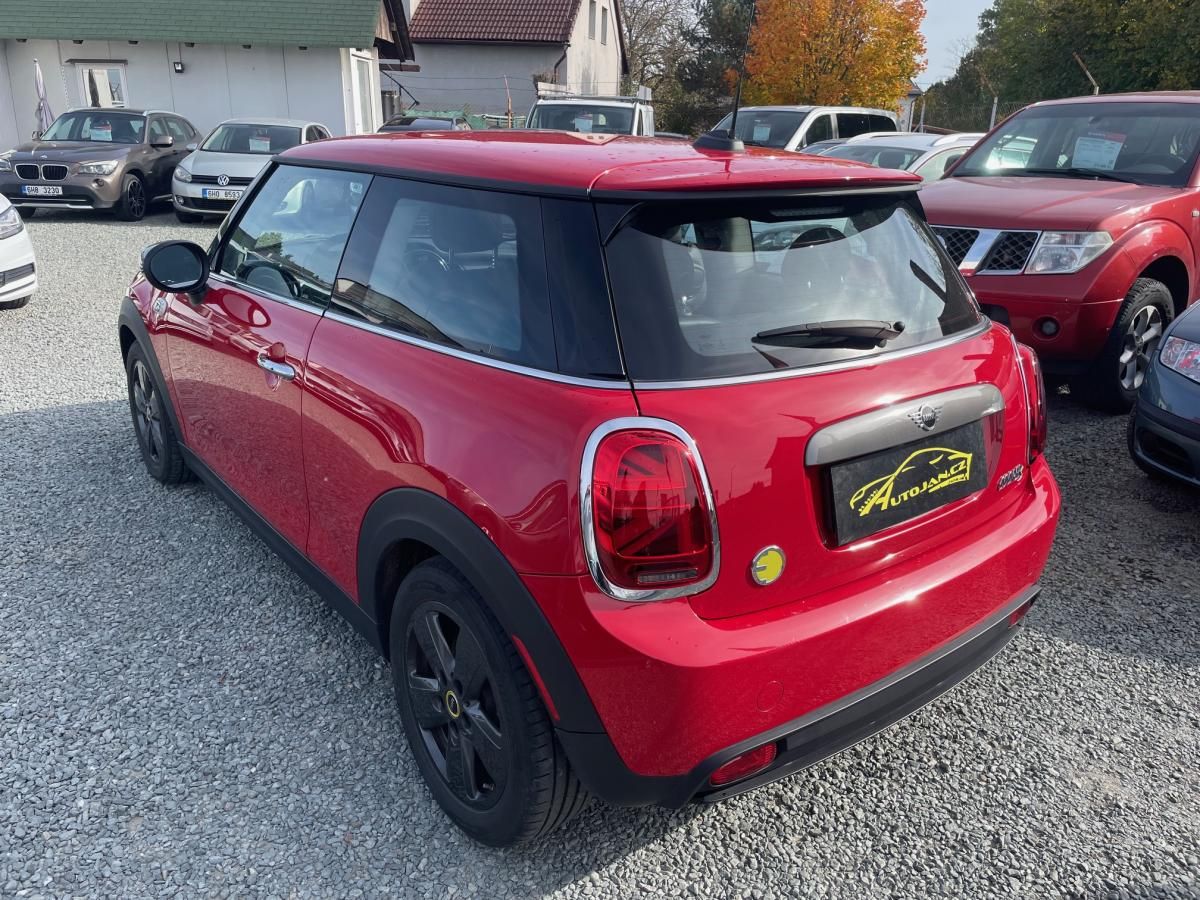 Mini Cooper, SE - fotka 3