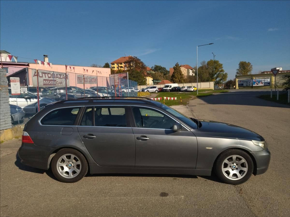 BMW Řada 5, 2,5 525d Touring - fotka 4