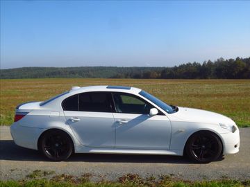 4,8   550i V8 Alpineweiss
