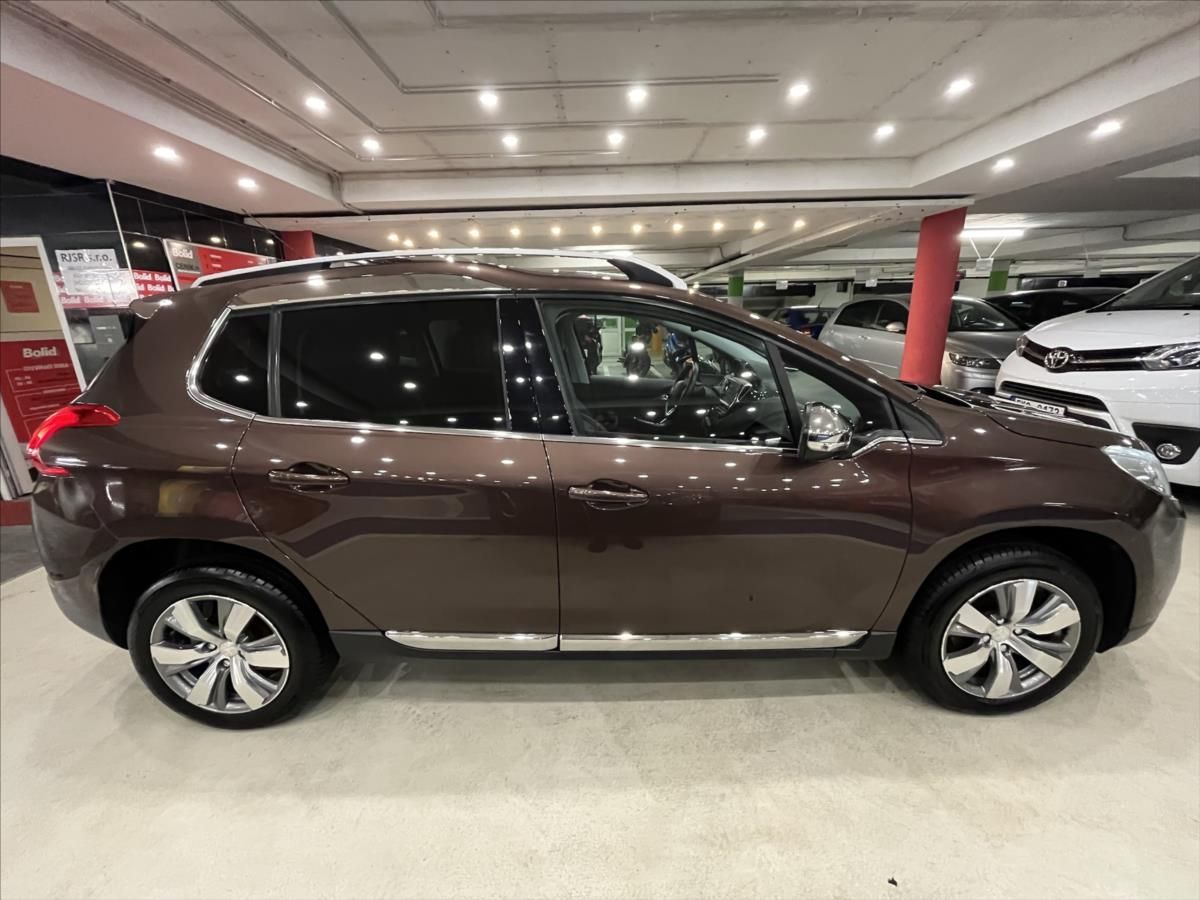 Peugeot 2008, 1,2 PureTech  AllurePack Sport - fotka 6