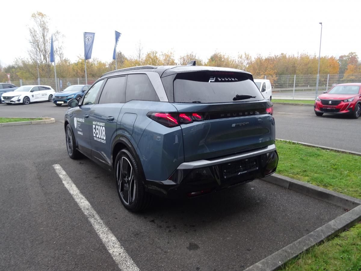 Peugeot 5008, e-GT 157 kW/210k (Bat. 73kWh) - fotka 6