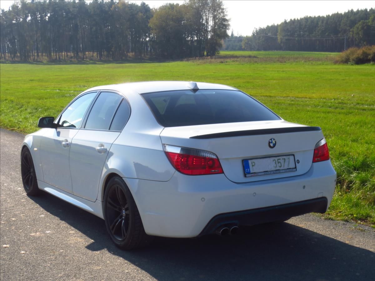 BMW Řada 5, 4,8   550i V8, sbírkový stav - fotka 4
