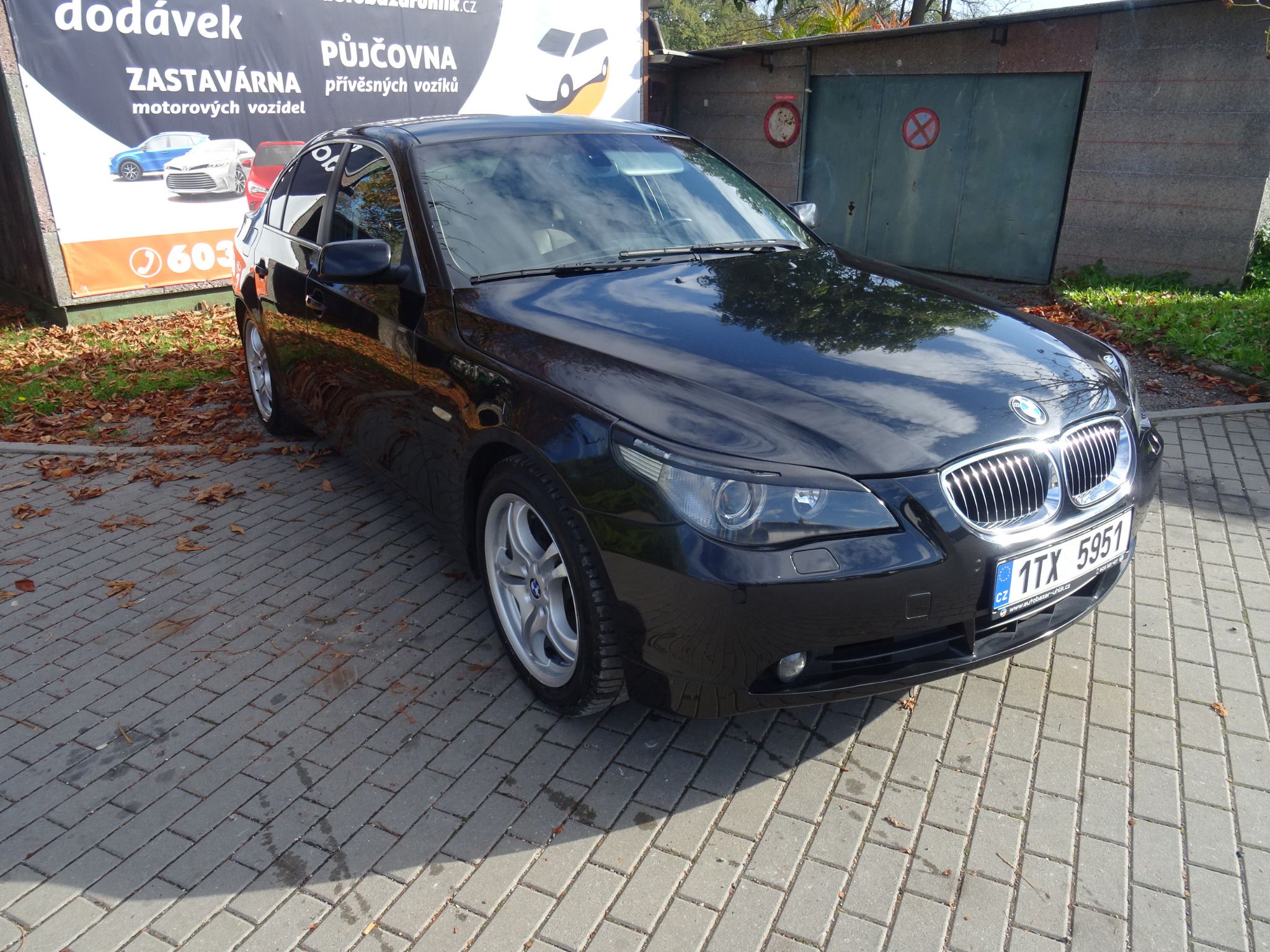 BMW Řada 5, 520D - fotka 3