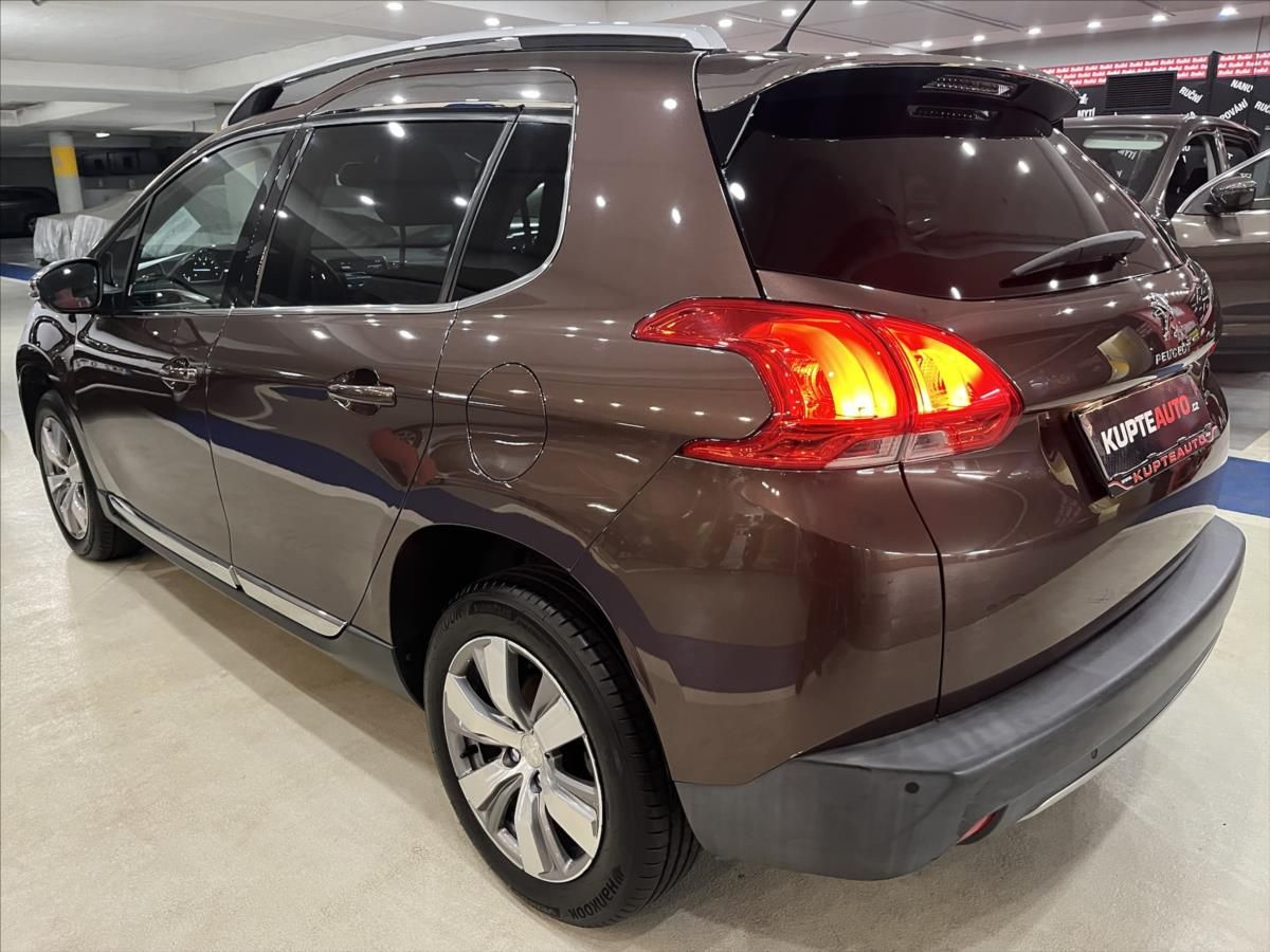 Peugeot 2008, 1,2 PureTech  AllurePack Sport - fotka 3