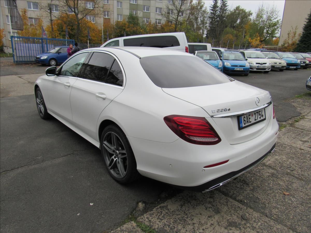 Mercedes-Benz Třídy E, 2,0 E 220 d 4MATIC 9-Gtronic - fotka 4