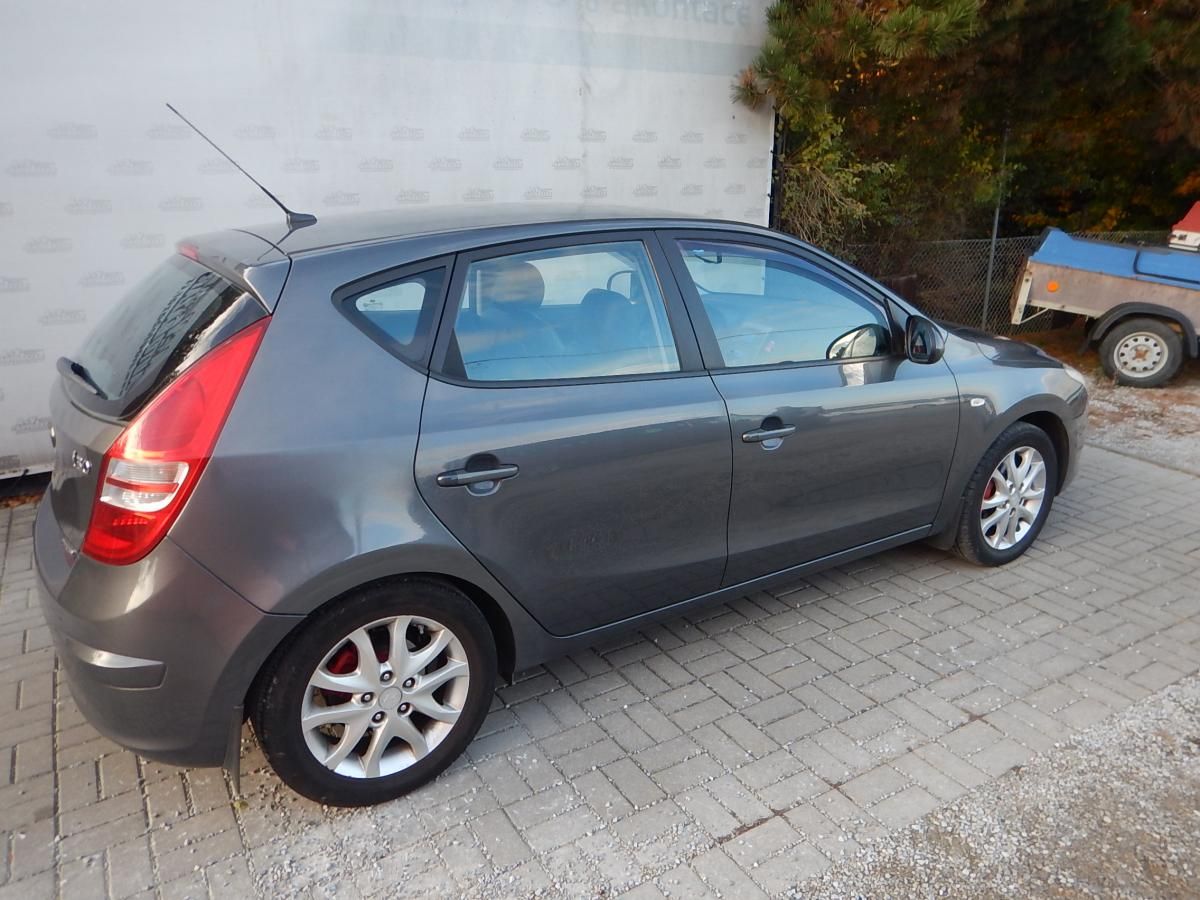 Hyundai i30, 2.0 CRdi 103 kw Premium - fotka 5