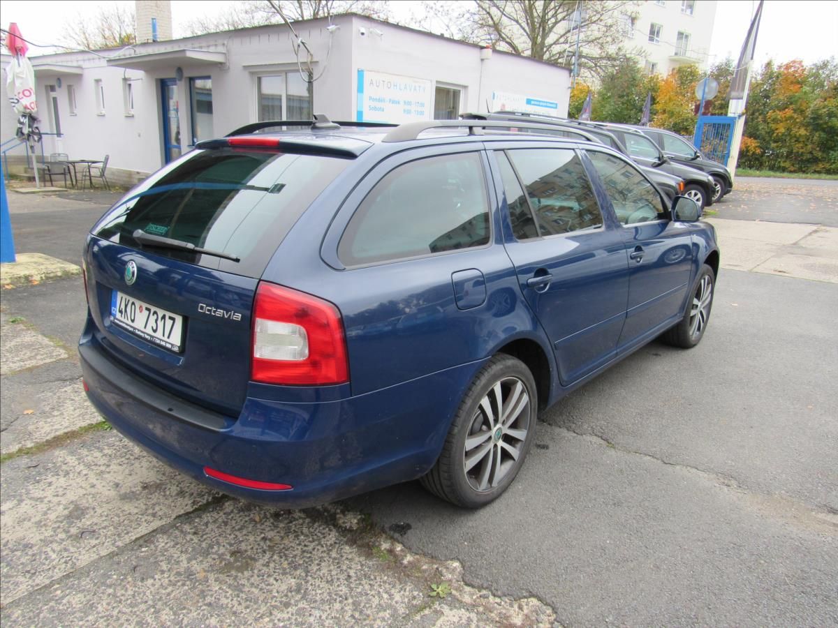 Škoda Octavia, 1,6 TDI CR DPF Ambition Combi - fotka 6