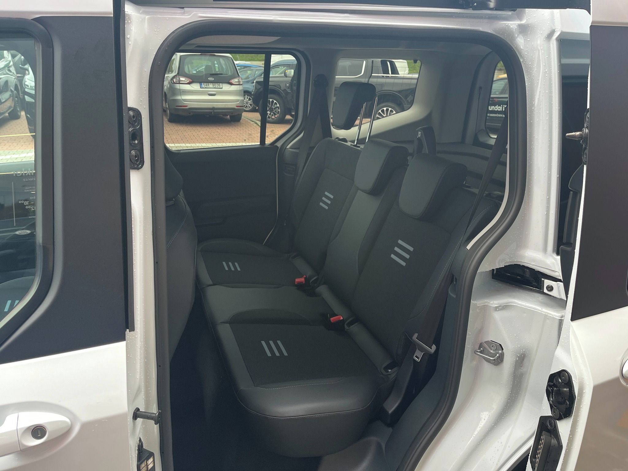 Ford Tourneo Courier, Active 1.0 EcoBoost 92kW man. - fotka 6