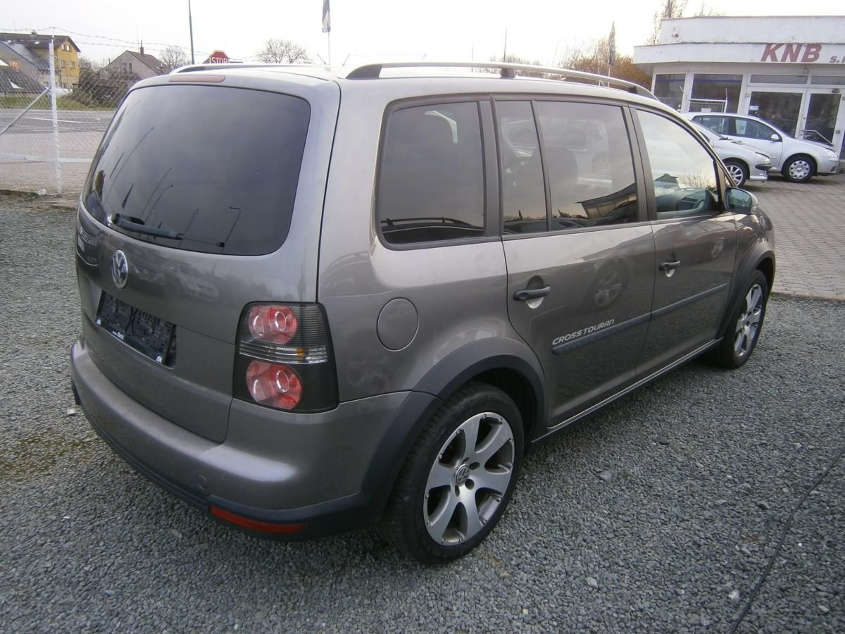 Volkswagen Touran, Cross 1.4TSi,2x kola - fotka 6