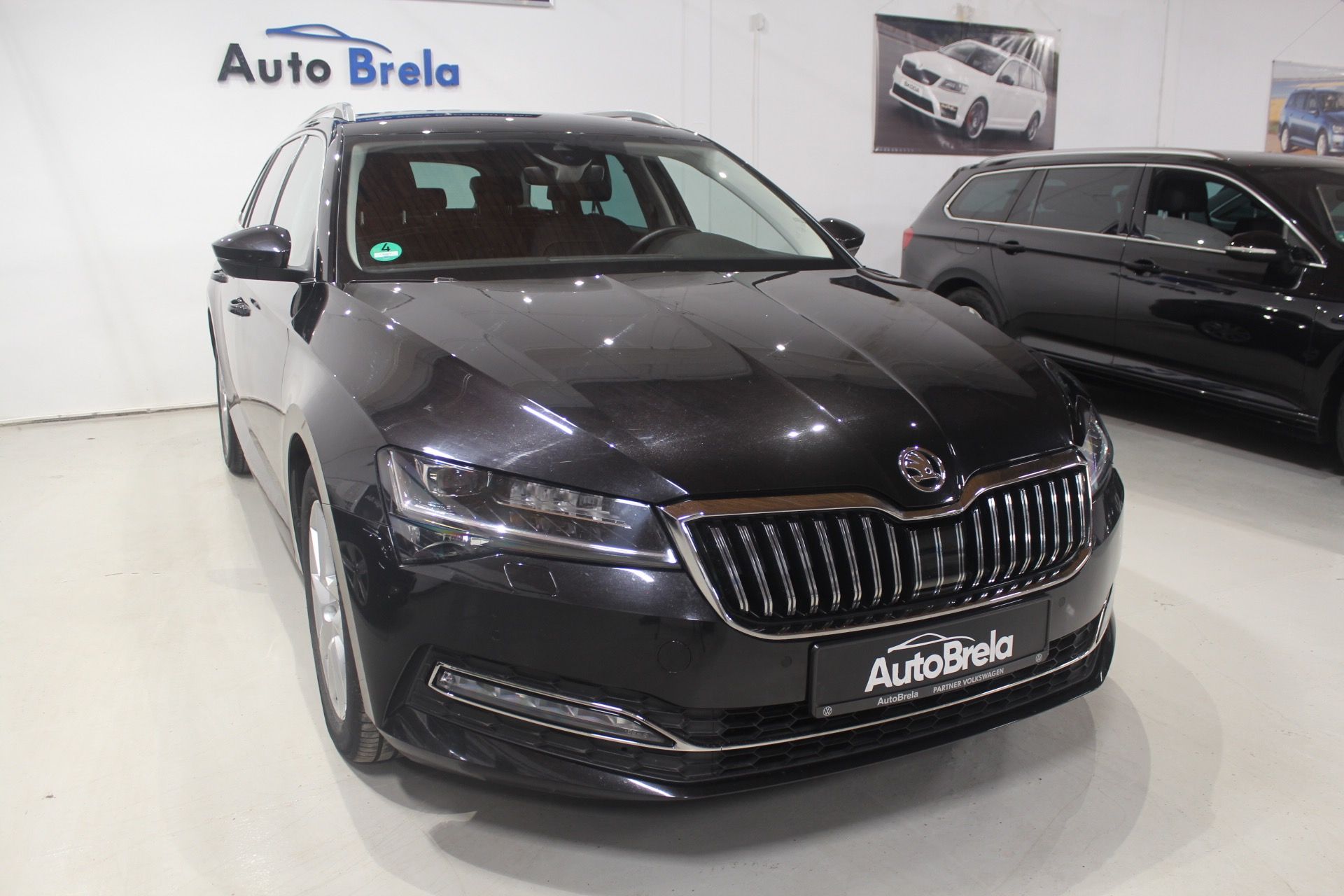 Škoda Superb, 2.0TDI DSG Matrix Display LED - fotka 2