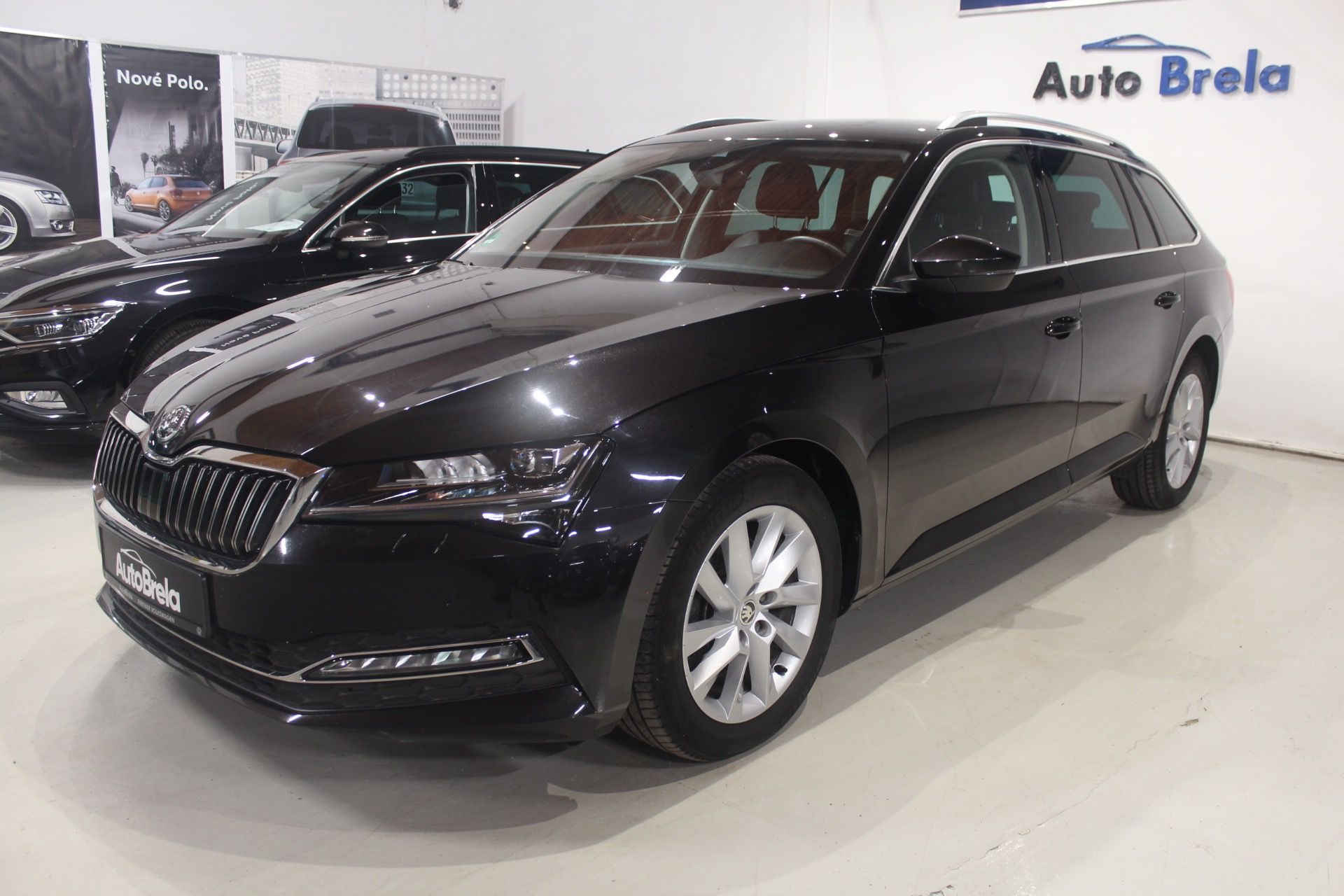 Škoda Superb, 2.0TDI DSG Matrix Display LED - fotka 6