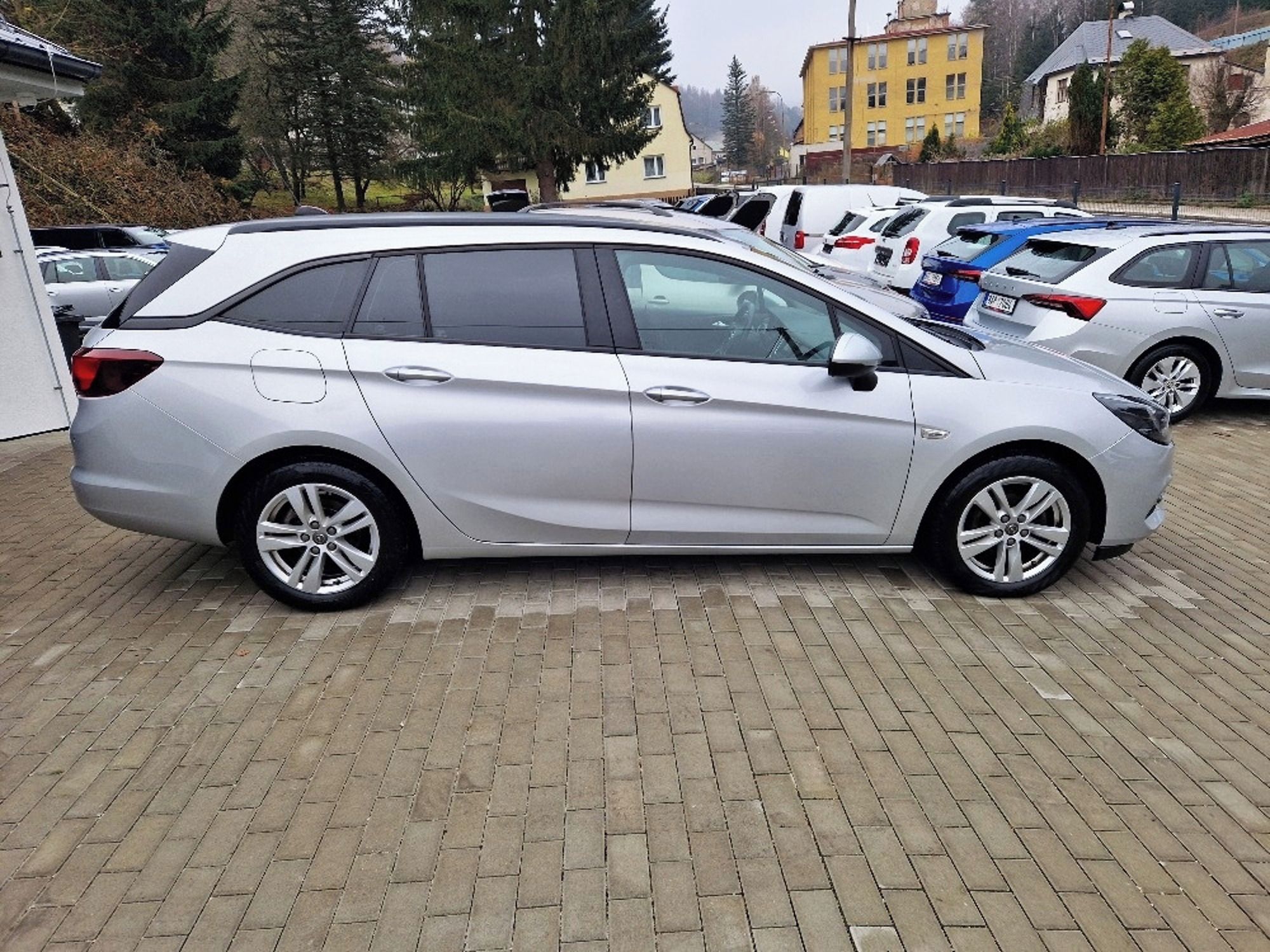 Opel Astra, 1.6 TDCi (90 kW), 119 tis. km - fotka 6