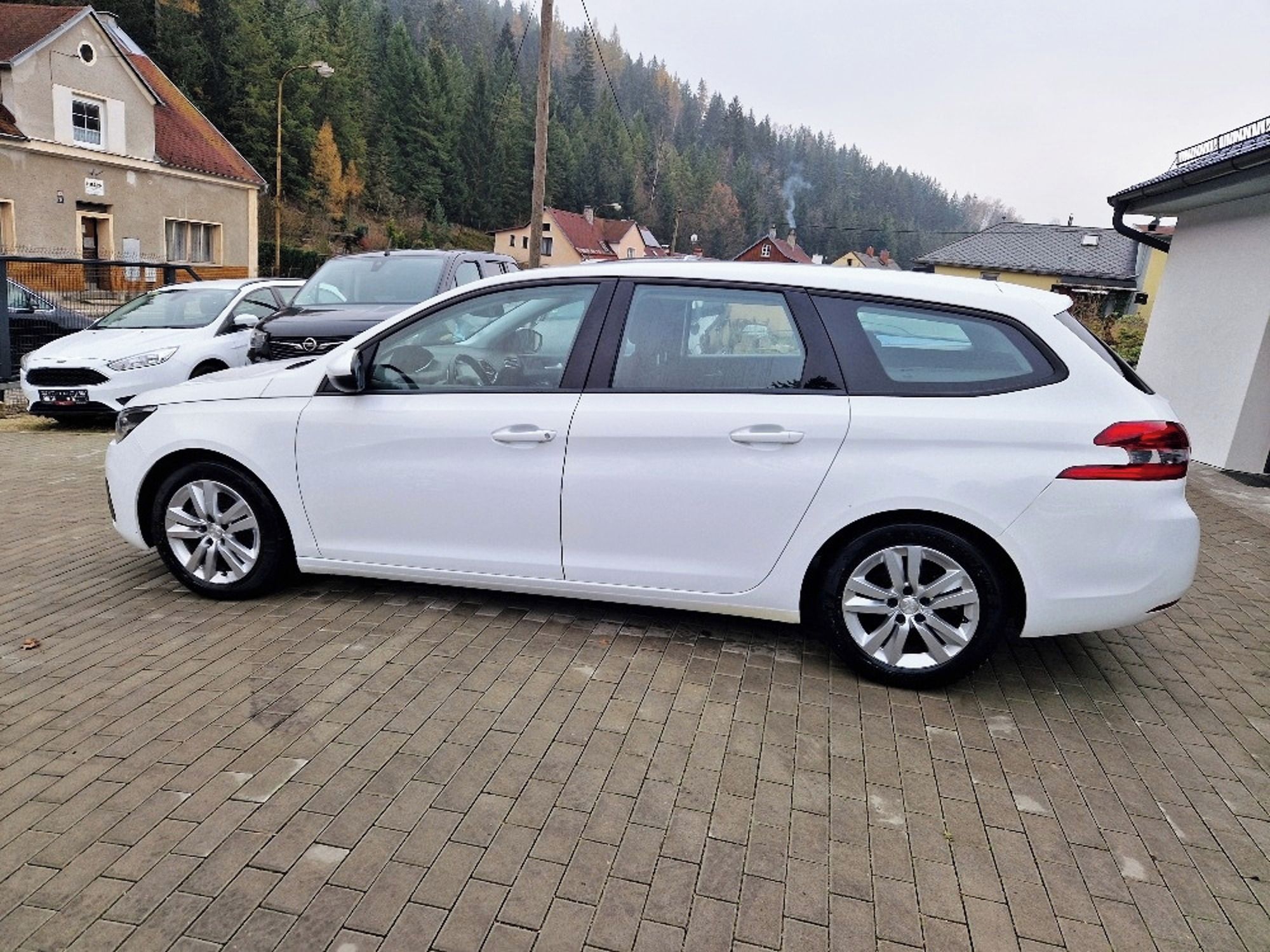 Peugeot 308, 1.5 HDi, Business Line, LED - fotka 5