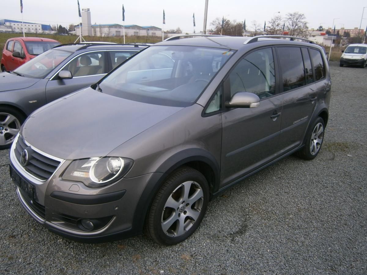 Volkswagen Touran, Cross 1.4TSi,2x kola - fotka 3