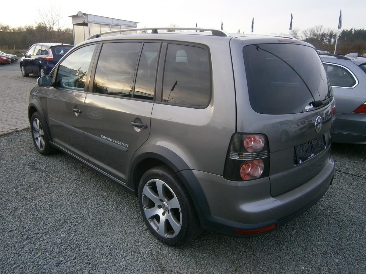 Volkswagen Touran, Cross 1.4TSi,2x kola - fotka 5