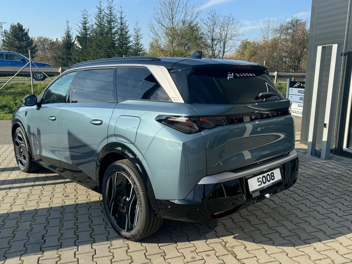 Peugeot 5008, GT Elektromotor 157 kW / 210 k - fotka 6