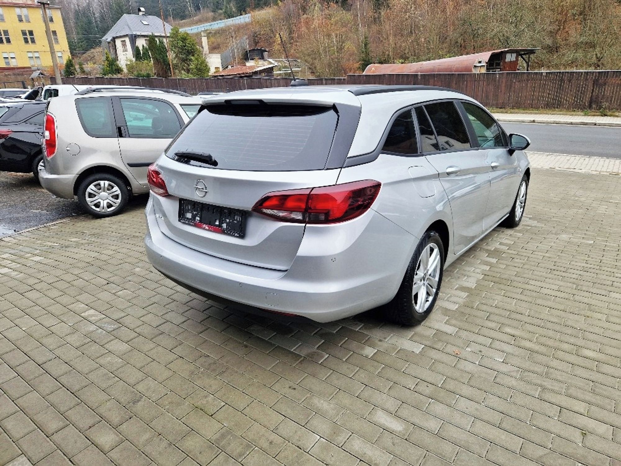 Opel Astra, 1.6 TDCi (90 kW), 119 tis. km - fotka 4