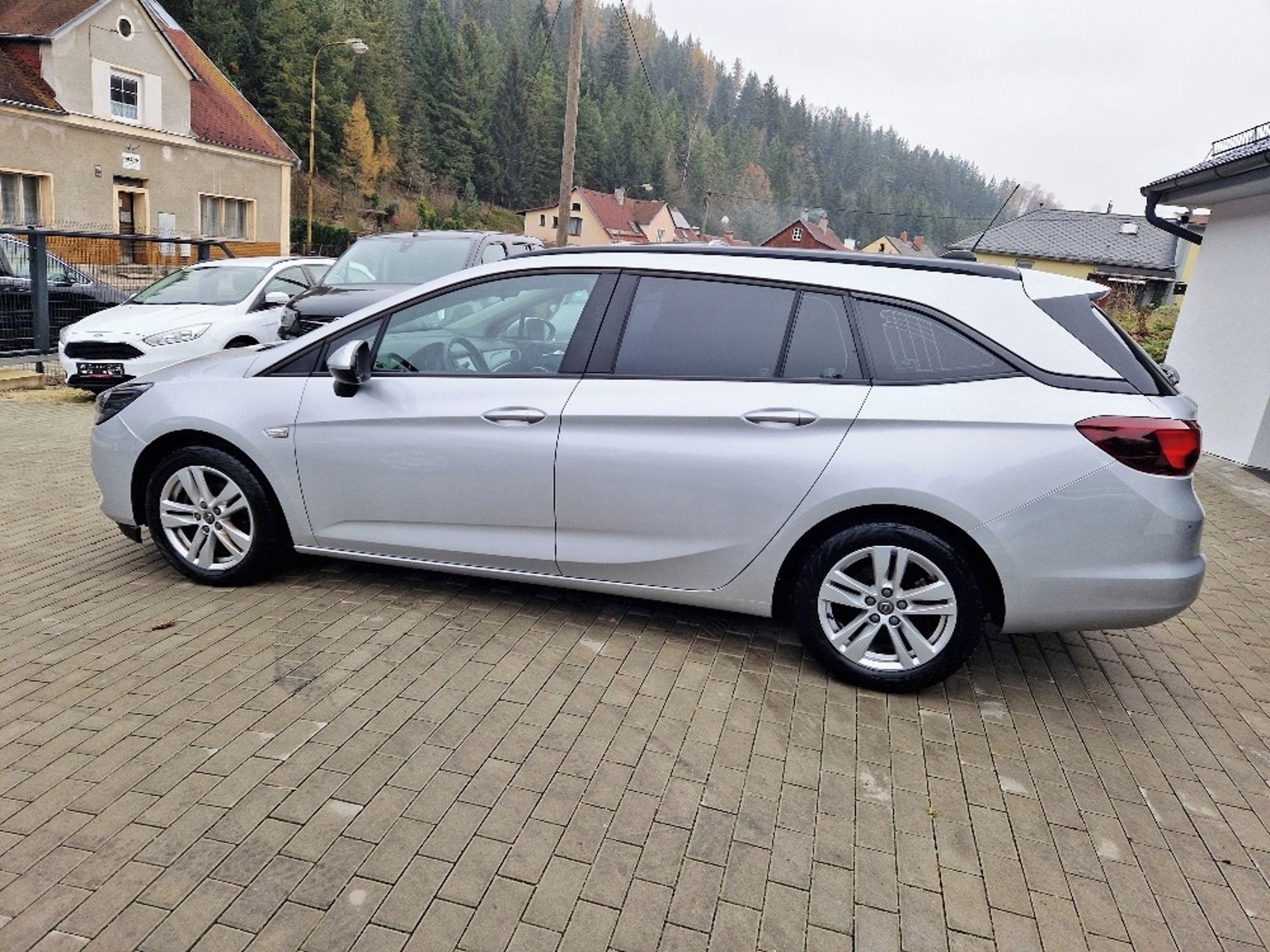 Opel Astra, 1.6 TDCi (90 kW), 119 tis. km - fotka 5